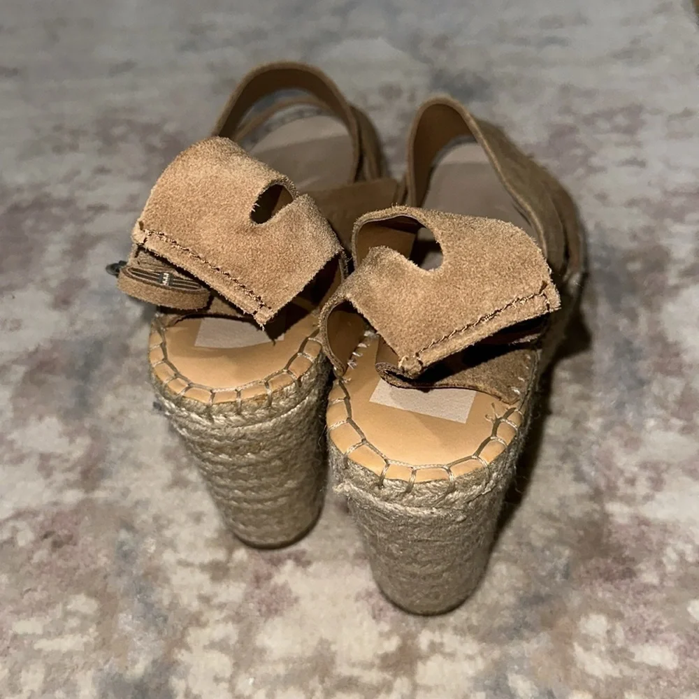 NWOB Dolce Vita Shayla Wedge Sandal Women's Size 9.5 M Saddle Caramel‎ Tan Suede